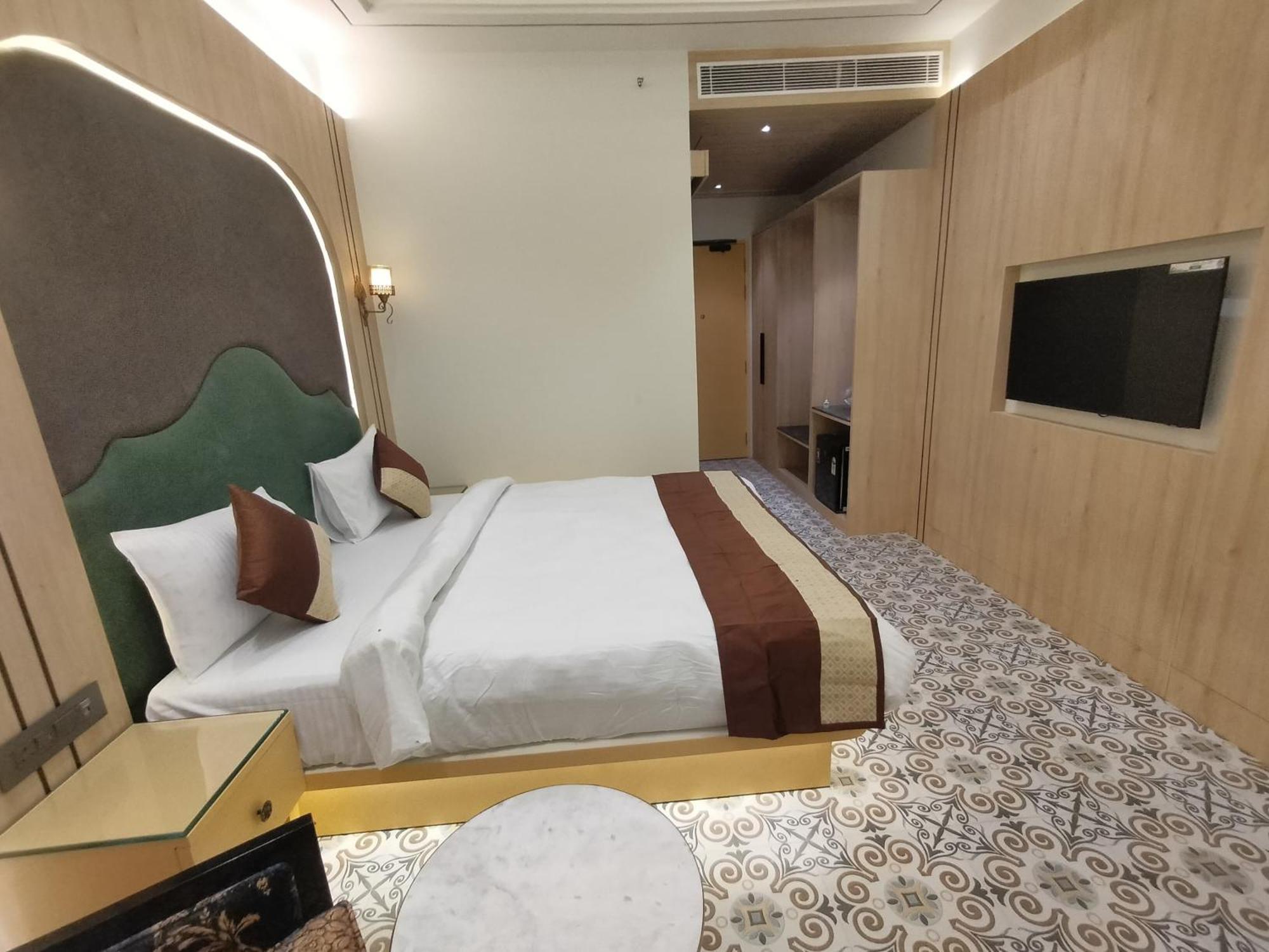 The Raghavas' Hotel 3*