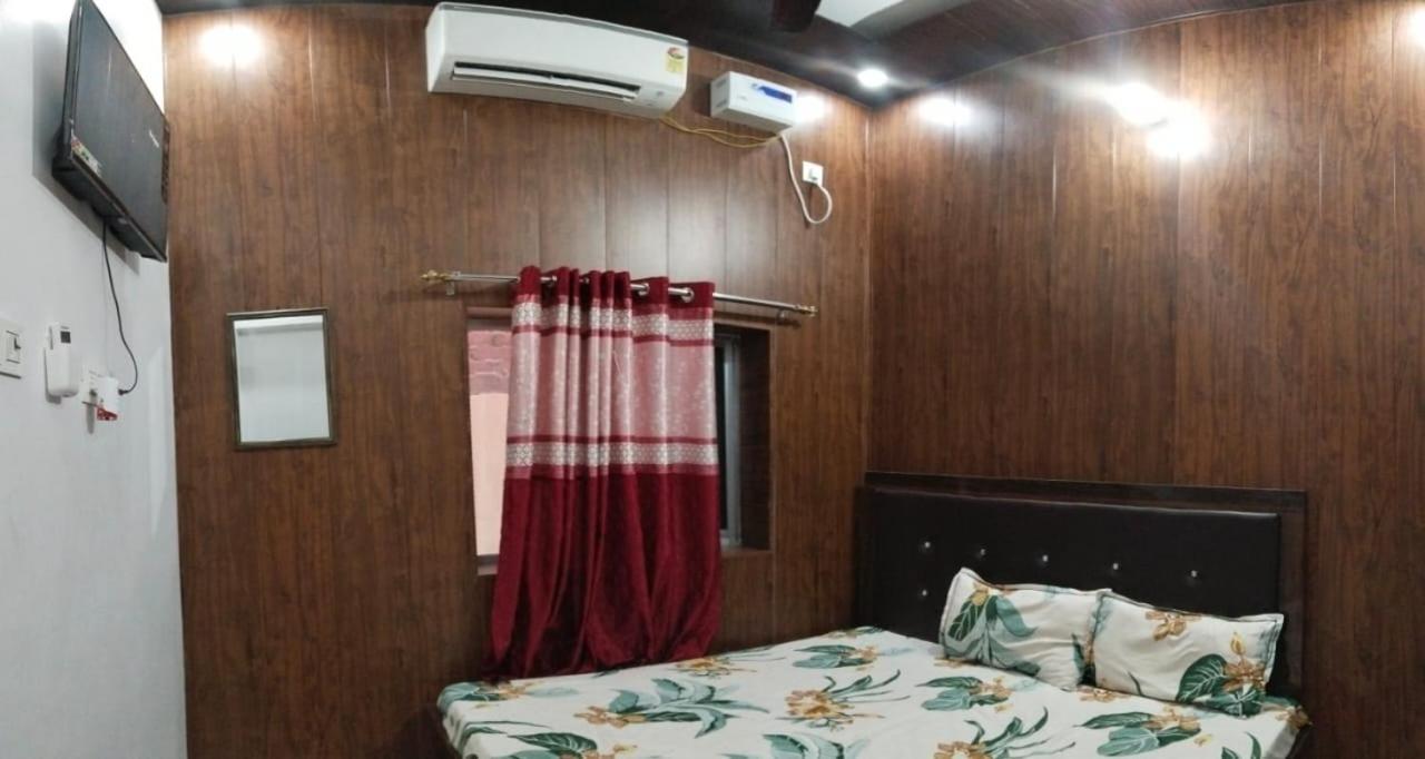 Holiday home Krishnanand Palace Ram Mandir 900 Mtr Ayodhya