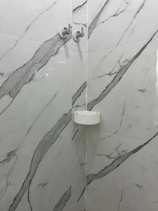 Apartment Sudama Ki Kuttiyaa *