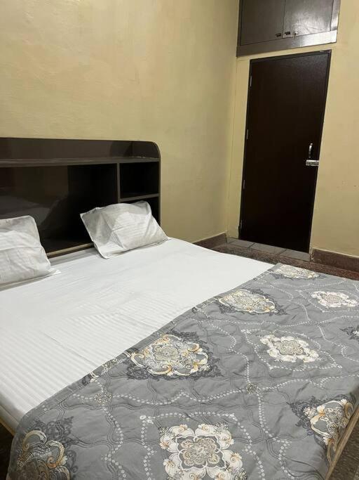 Sudama Ki Kuttiyaa Apartment