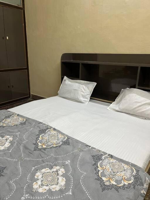 Sudama Ki Kuttiyaa Apartment *