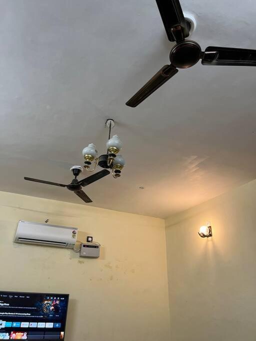 Sudama Ki Kuttiyaa Apartment *