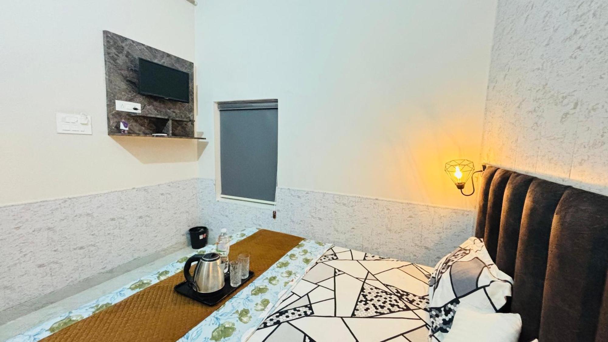 Nirvana Guest House, Near Ram Mandir * Ayodhya