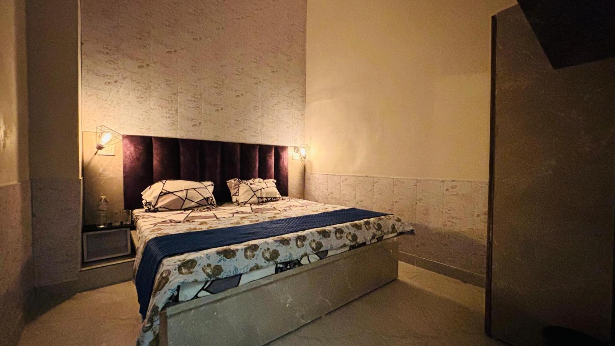 Nirvana Guest House, Near Ram Mandir *
