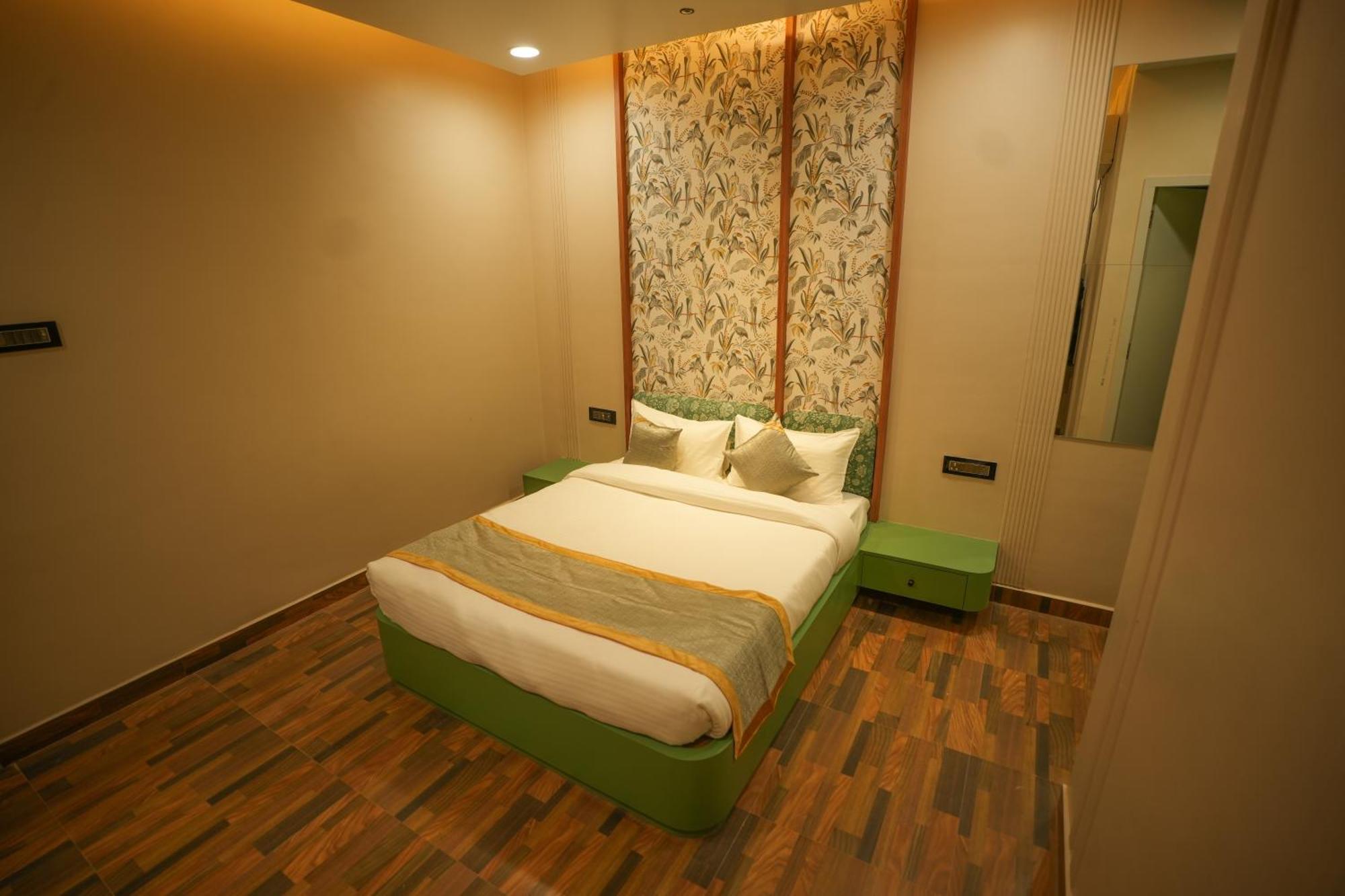 Dashrath Near Ramjanmbhoomi Homestay Ayodhya
