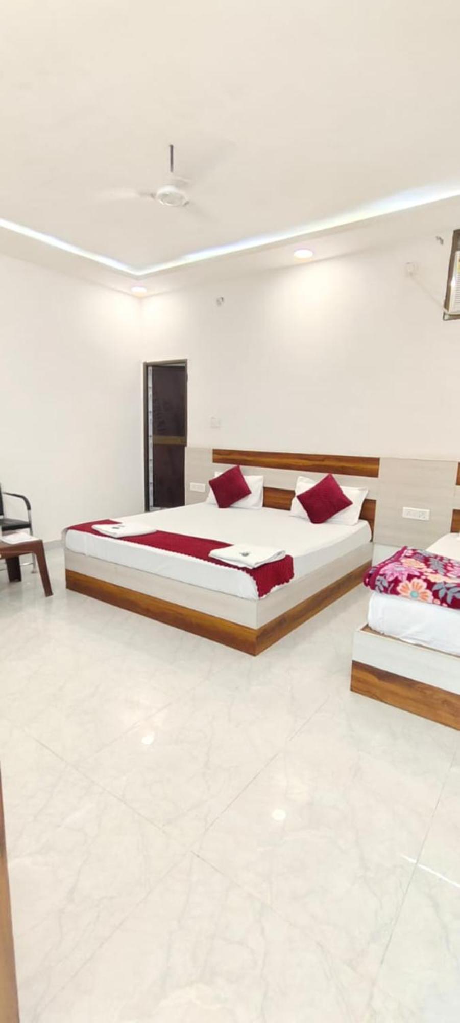Ram Krishna Palace - Near Shree Ram Temple And Hanuman Garhi - Luxury Boutique Hotel