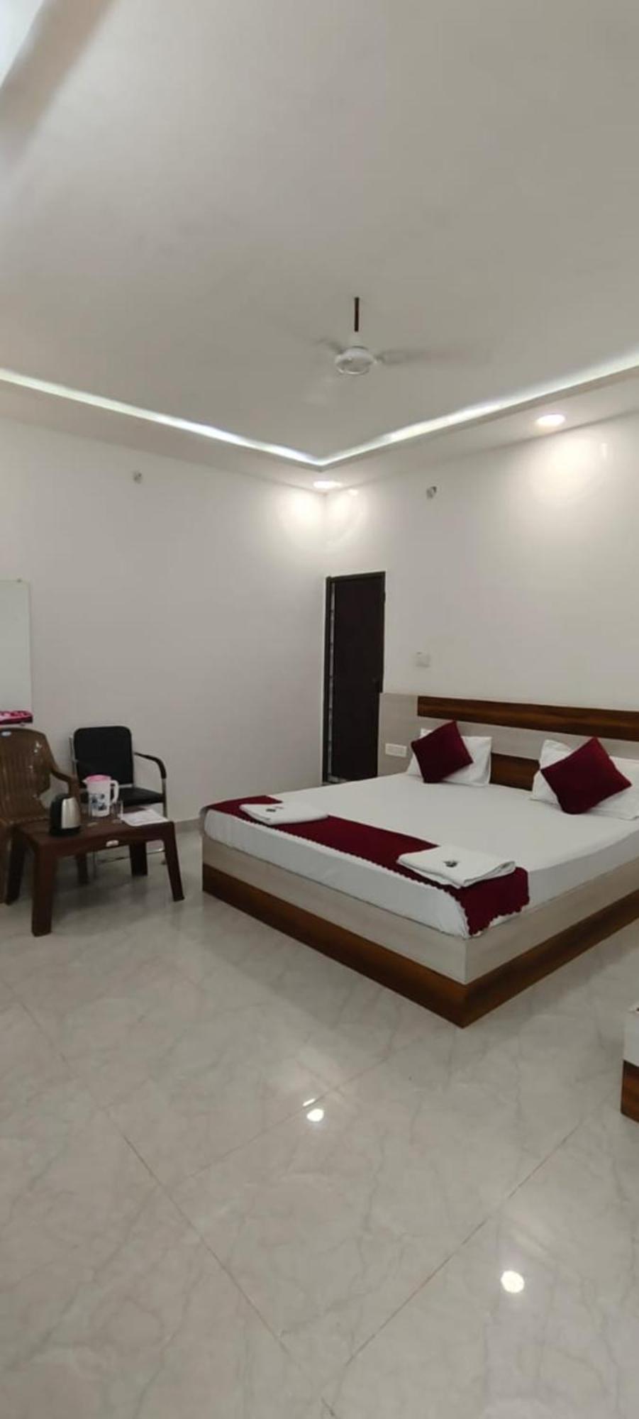 Ram Krishna Palace - Near Shree Ram Temple And Hanuman Garhi - Luxury Boutique Hotel