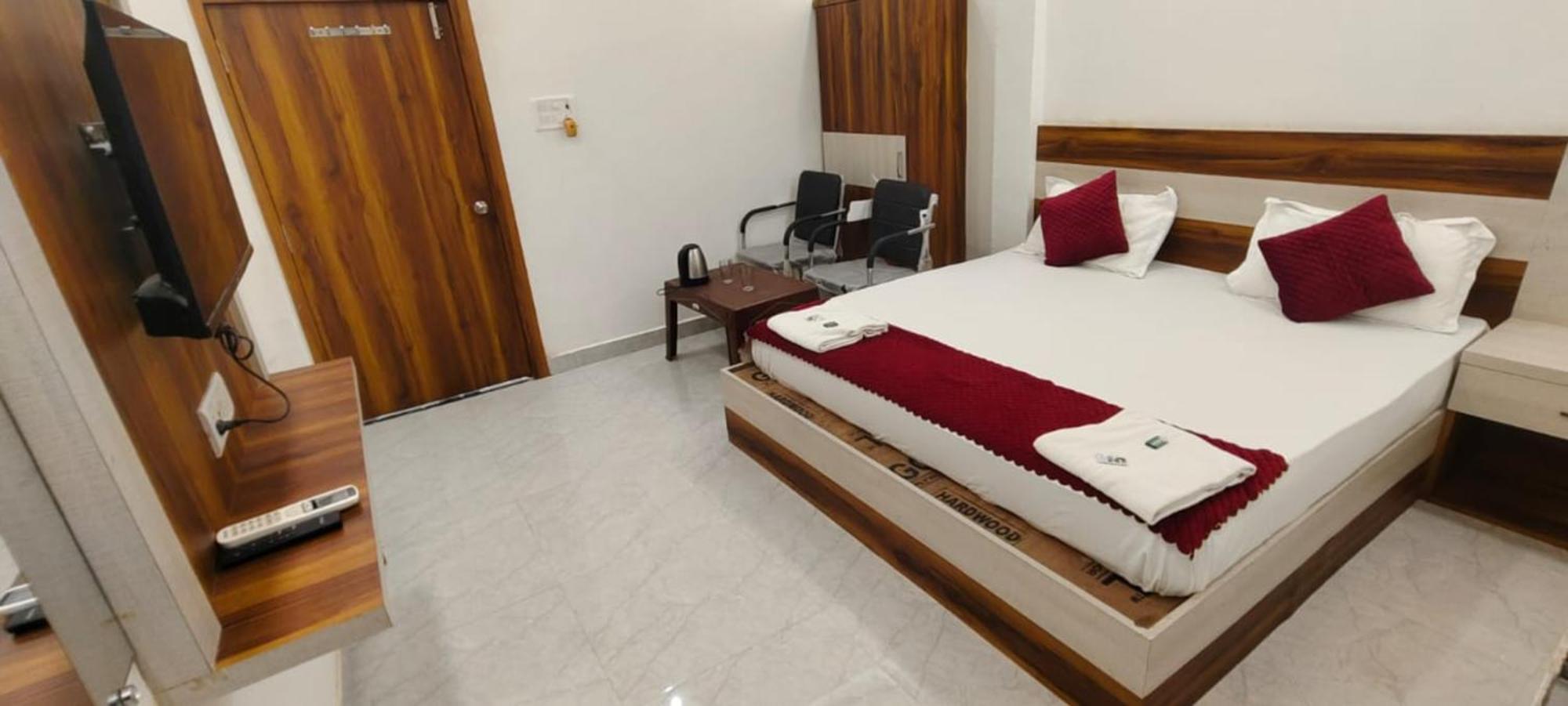 Hotel Ram Krishna Palace - Near Shree Ram Temple And Hanuman Garhi - Luxury Boutique