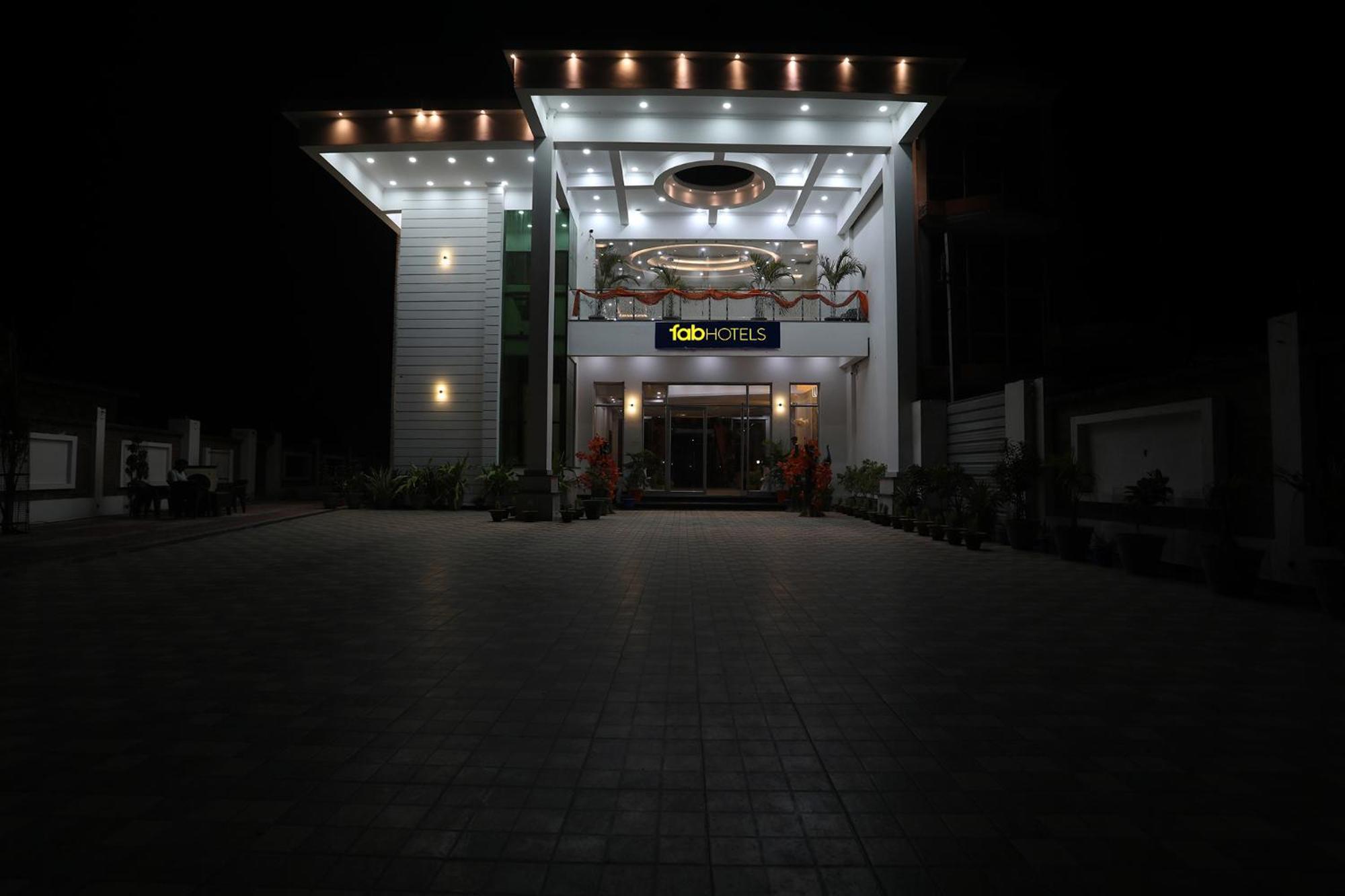 Hotel Fabhotel Square Jb 3*