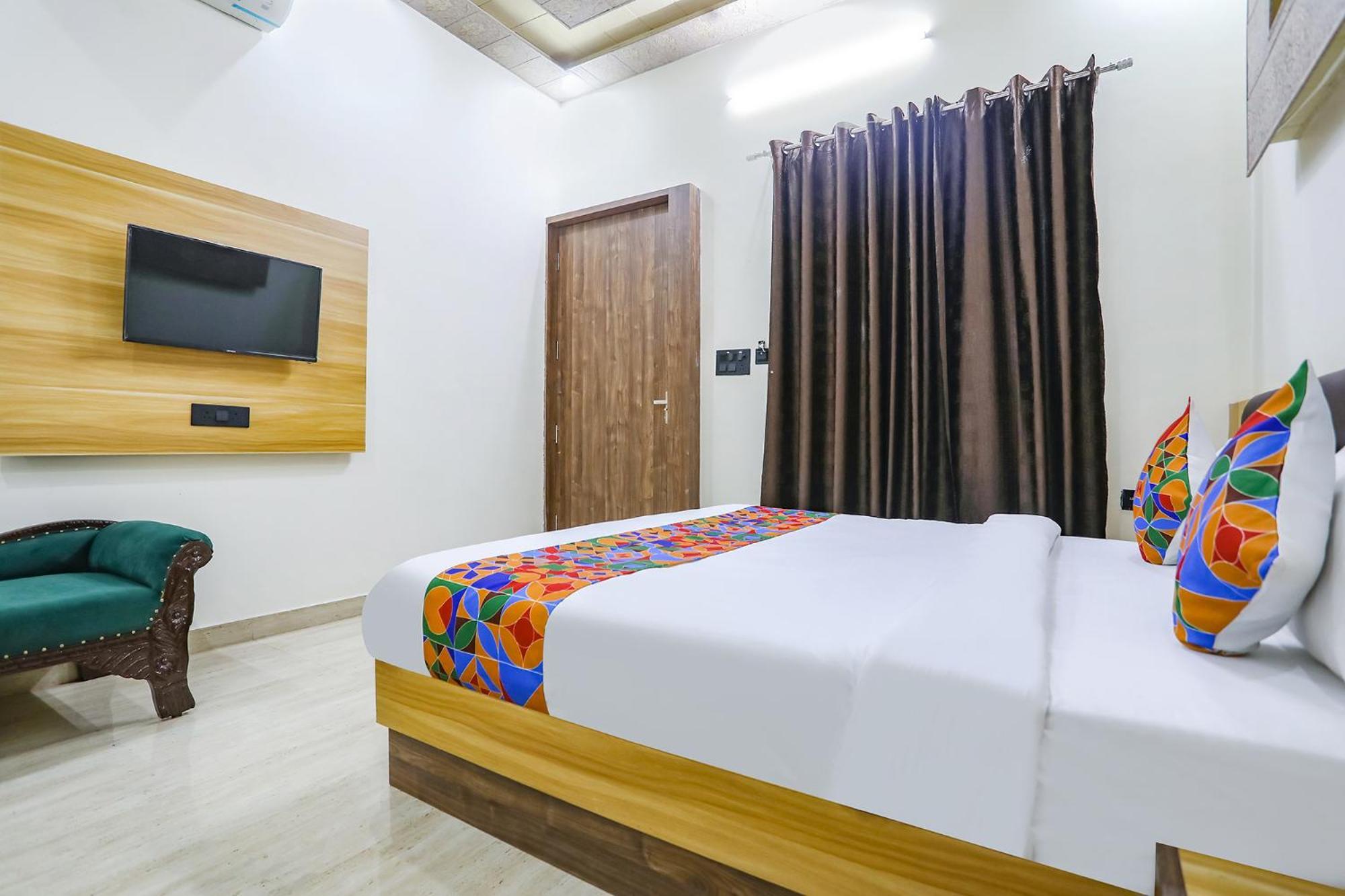 Fabhotel Square Jb 3*