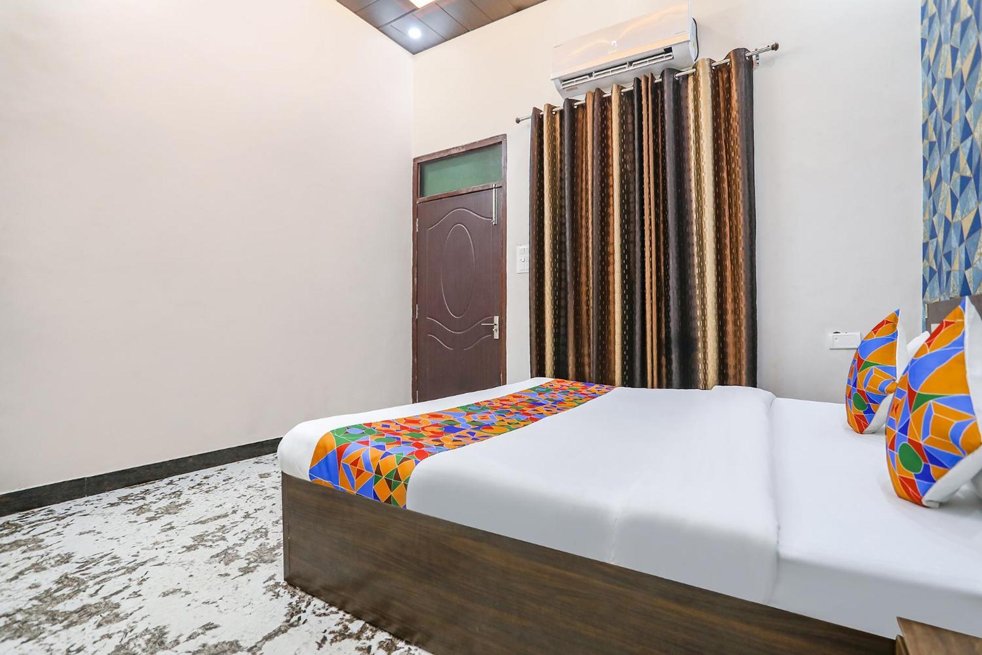 Fabhotel Square Jb Hotel