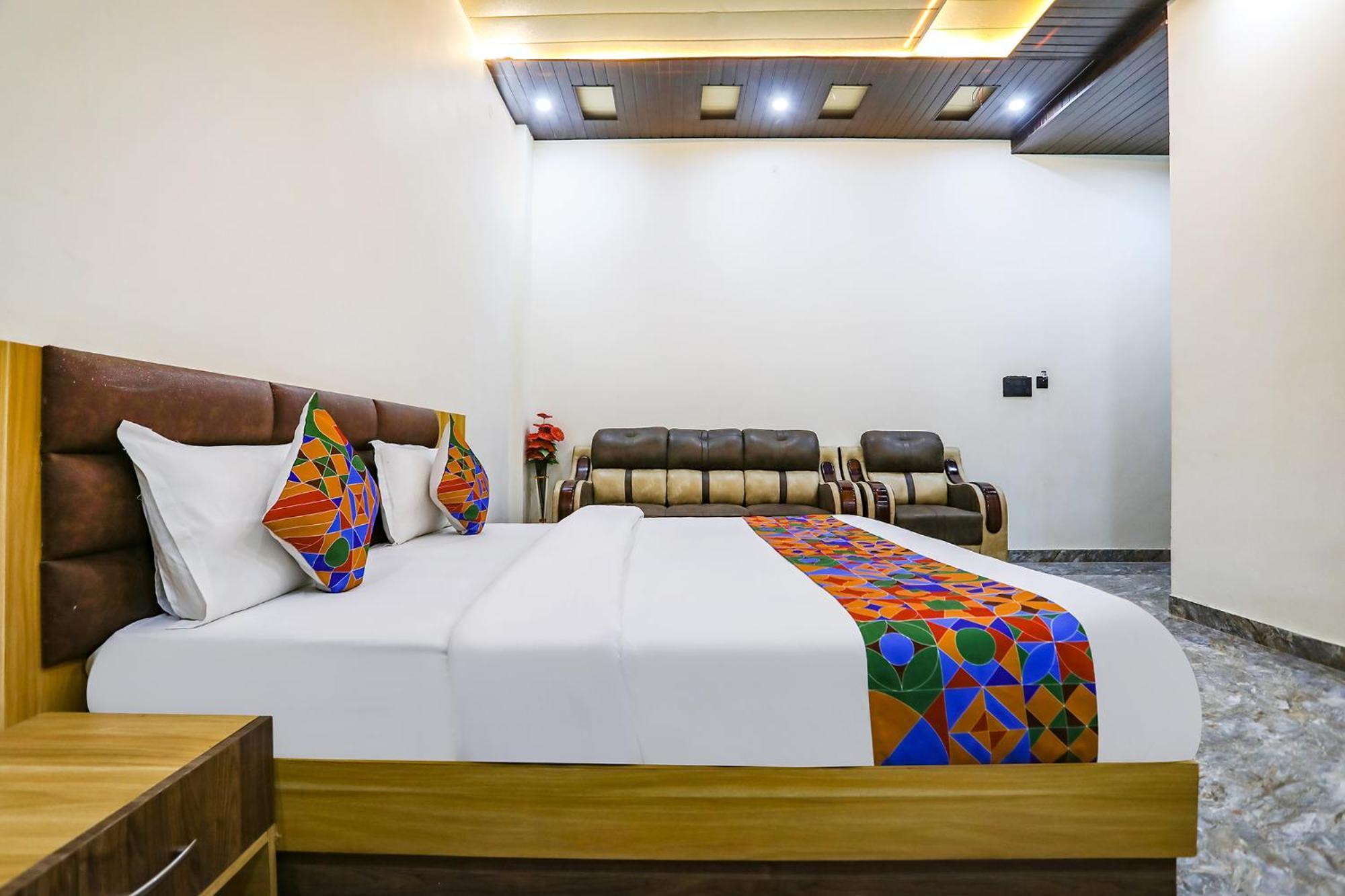 Hotel Fabhotel Square Jb 3*