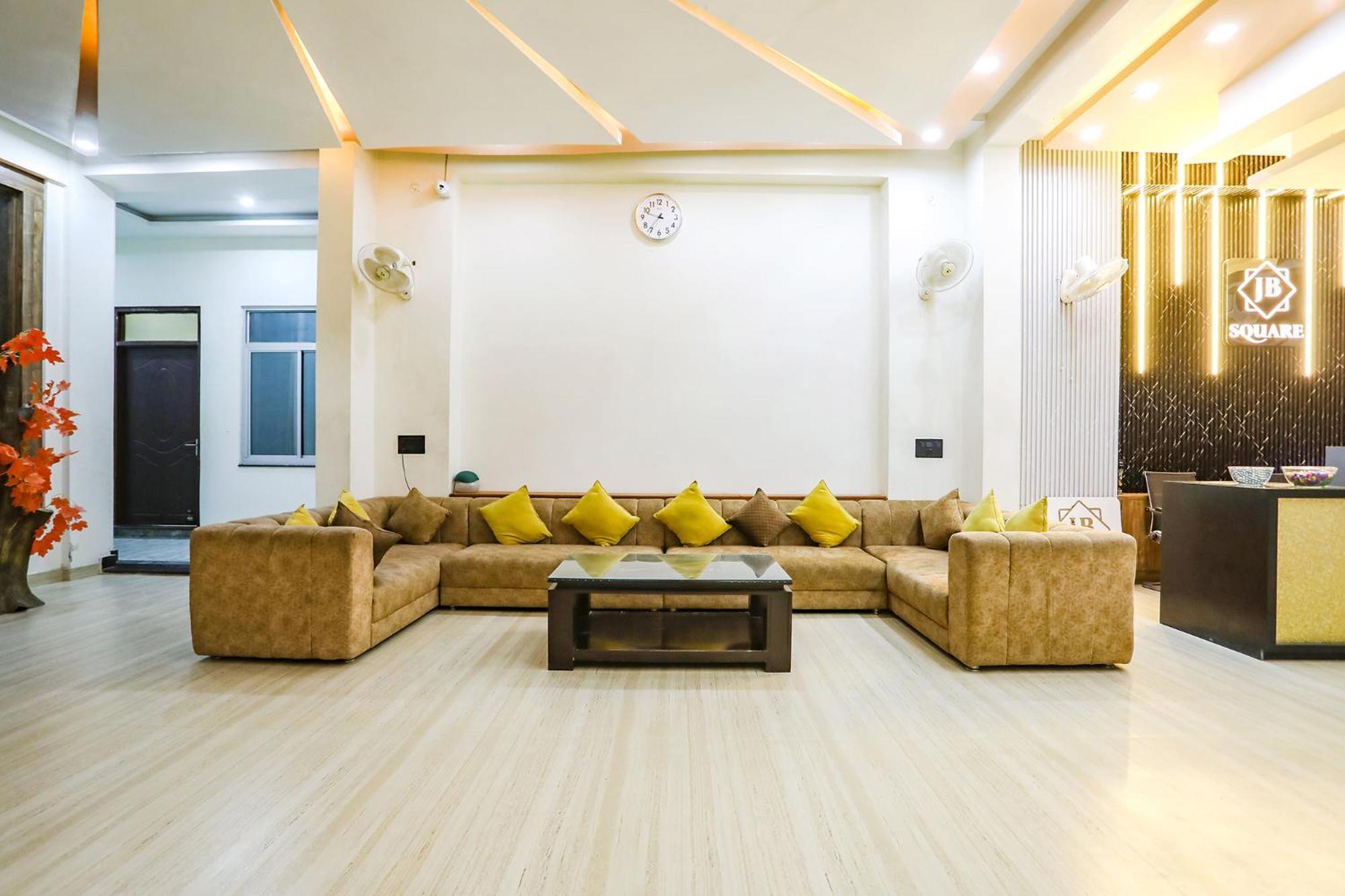 Fabhotel Square Jb Hotel 3*