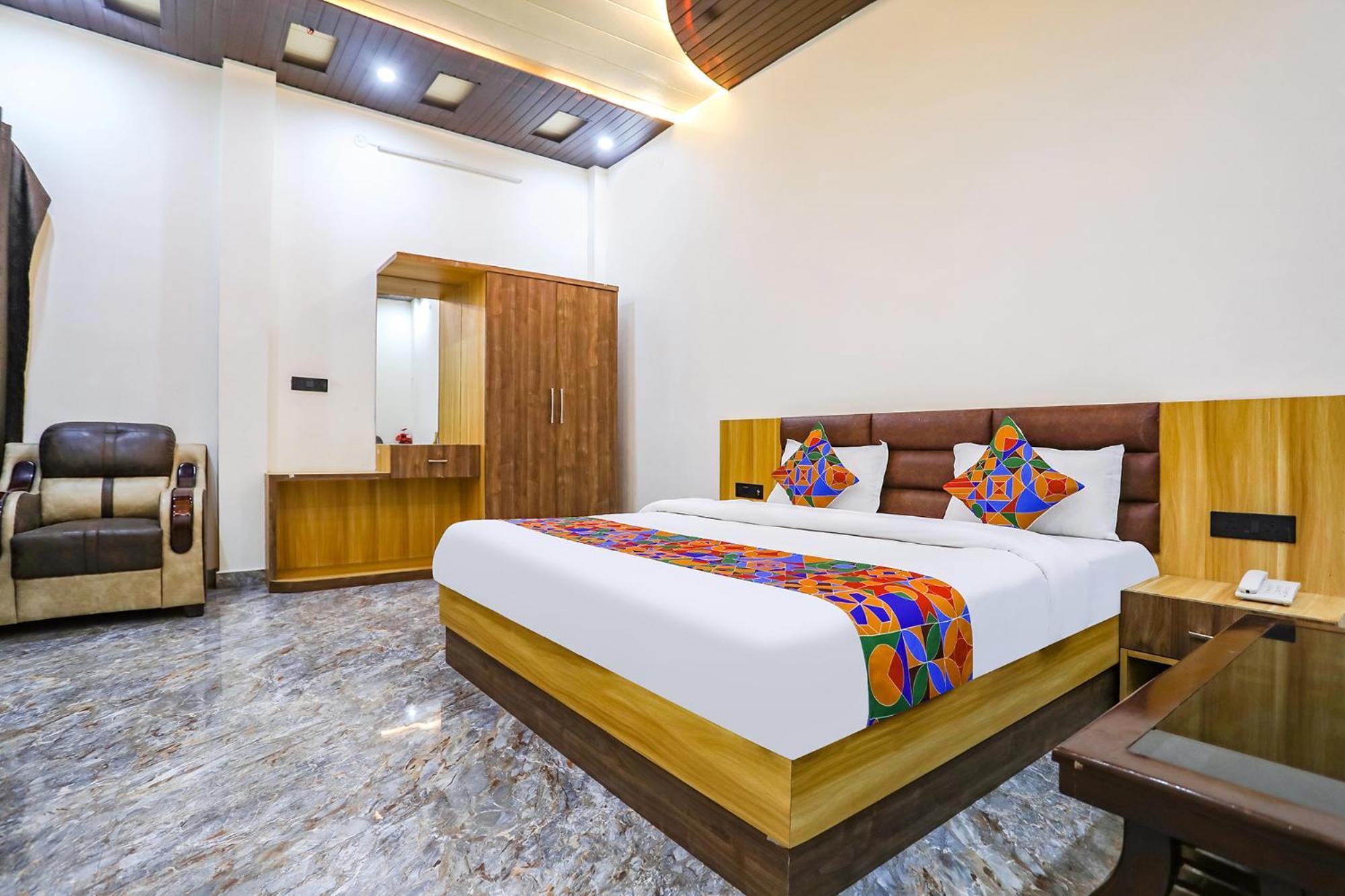 Hotel Fabhotel Square Jb 3*