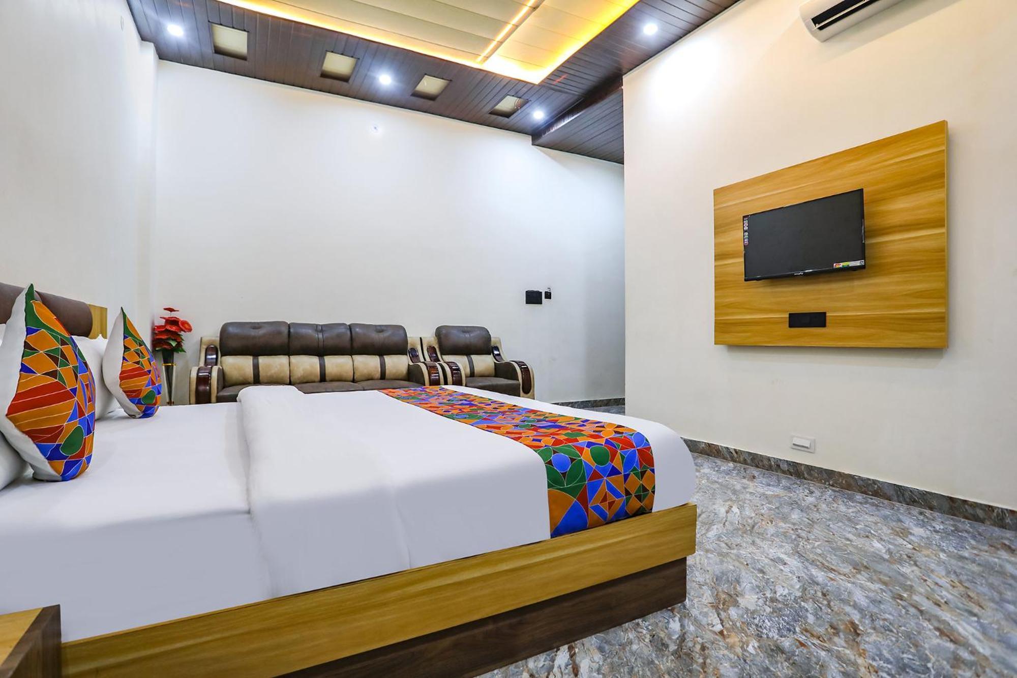 Fabhotel Square Jb 3*