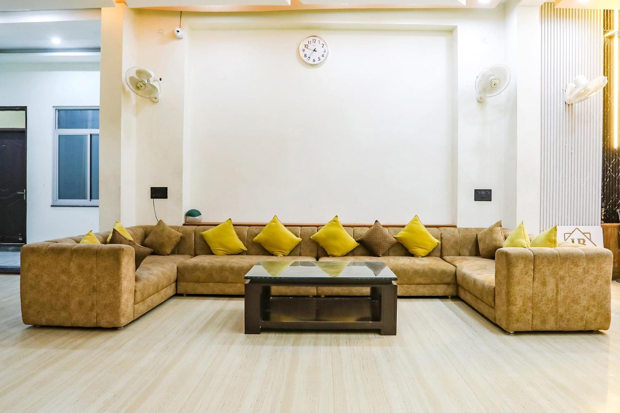 Fabhotel Square Jb Hotel