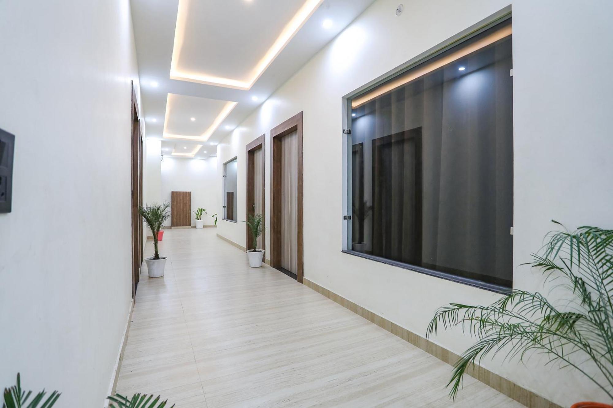 Hotel Fabhotel Square Jb 3*