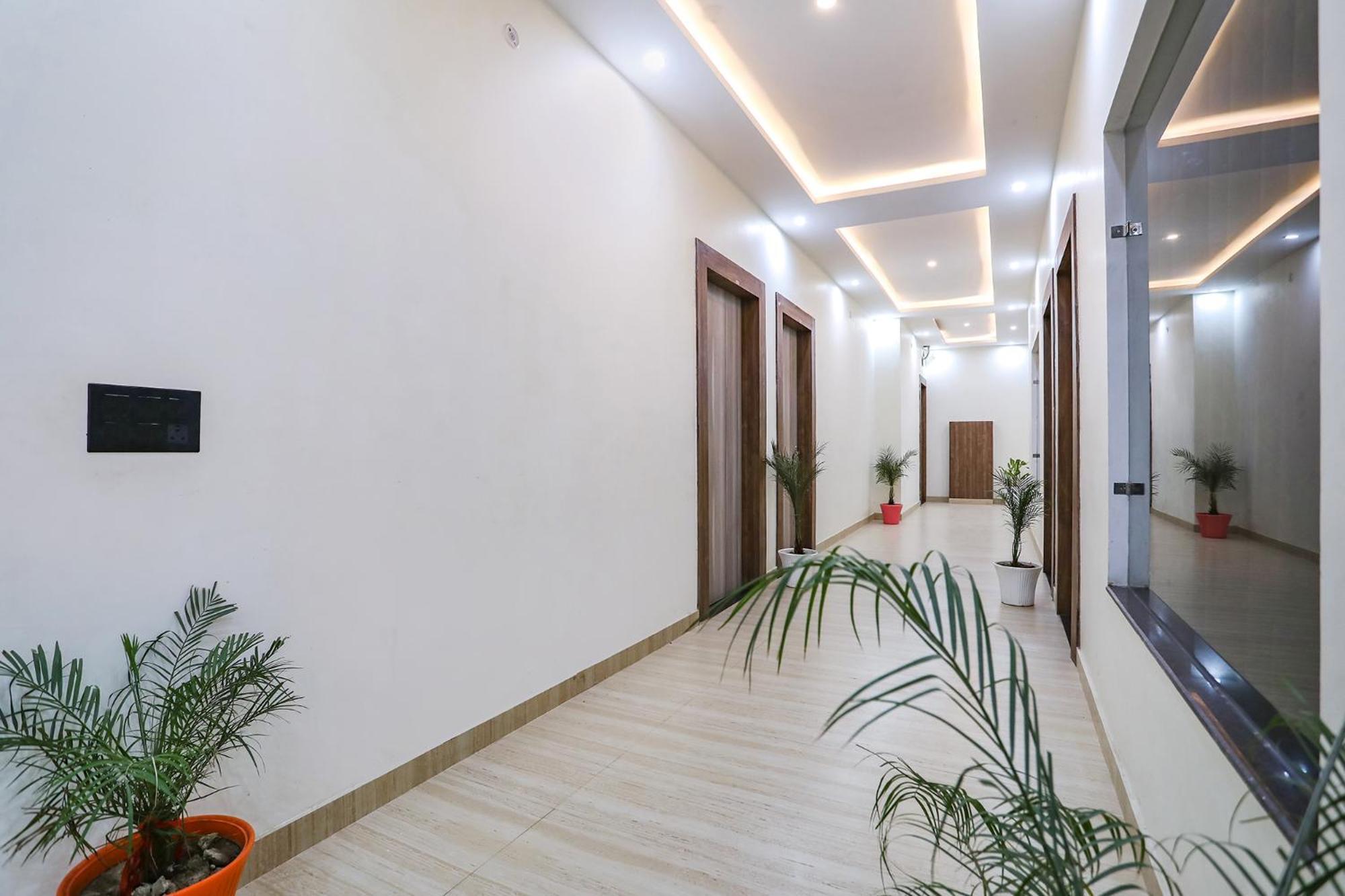 Hotel Fabhotel Square Jb Ayodhya