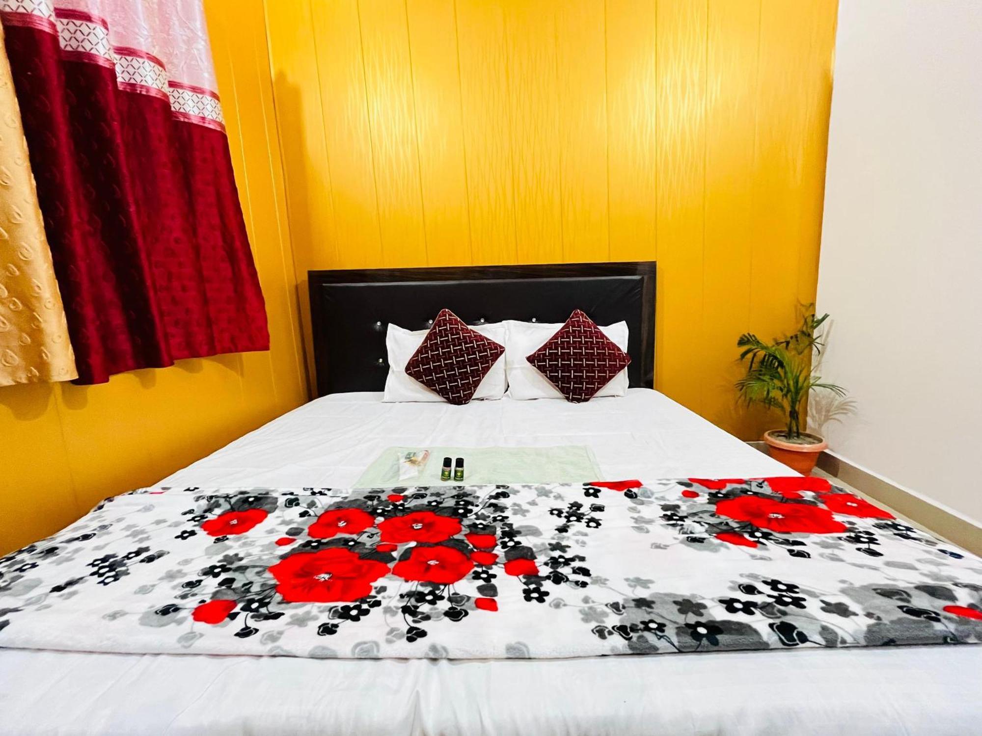 Krishnanand Palace Homestay *
