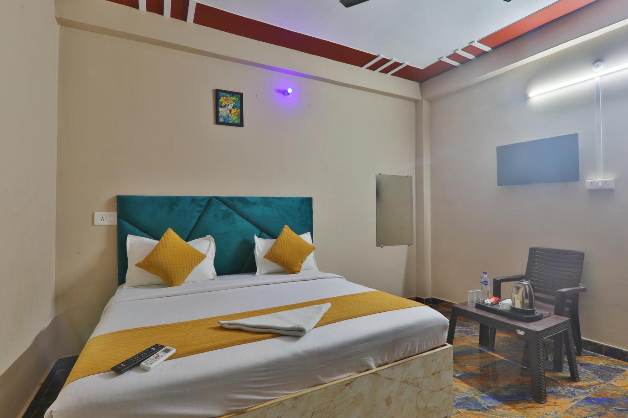Crystal Rama Yan Hotel
