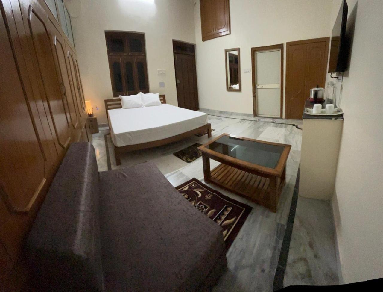 Homestay Sharan *