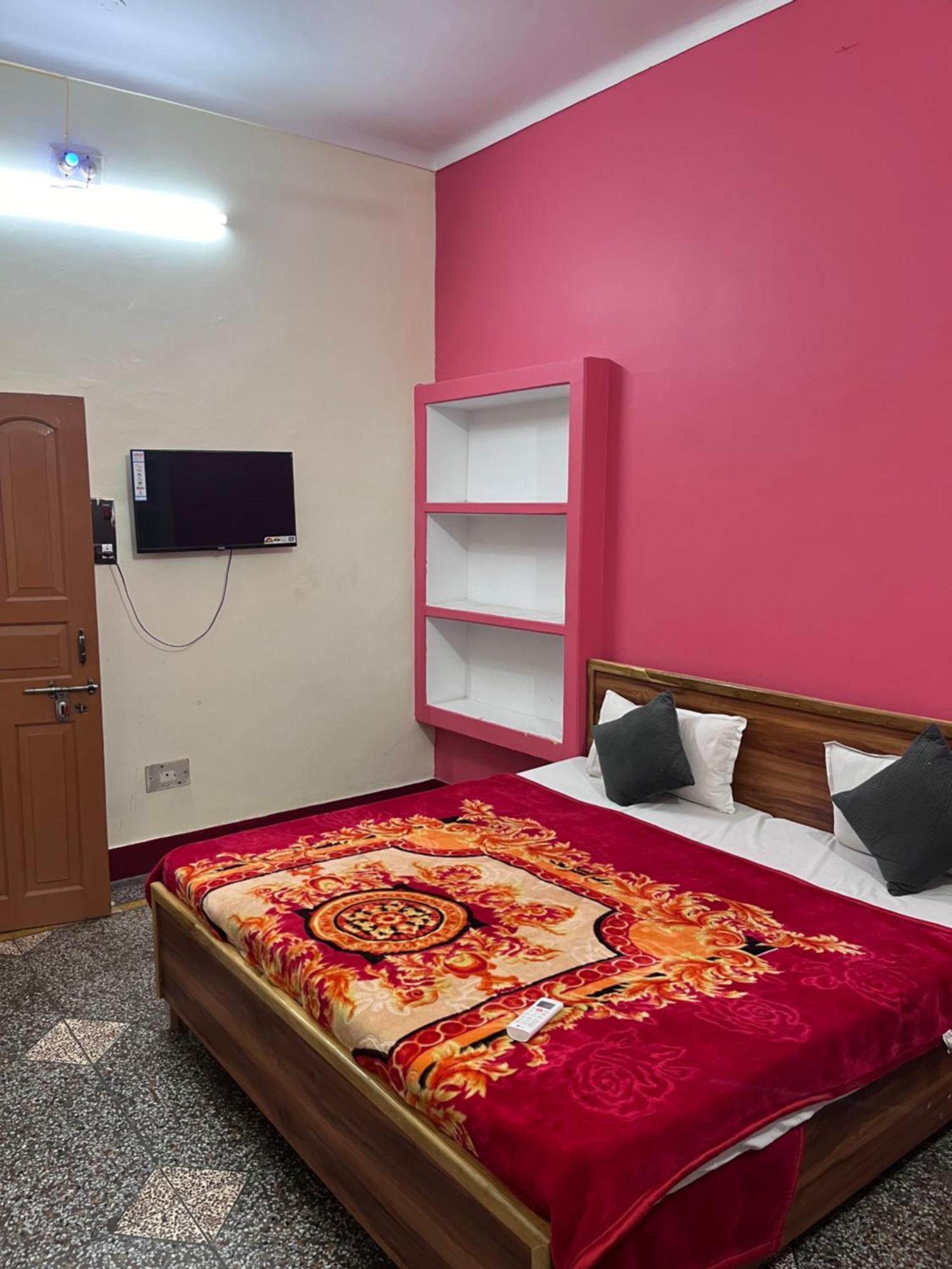 Hotel Shri Rameshwaram Paying Near Ram Lalla Temple- 400 Meter Ayodhya