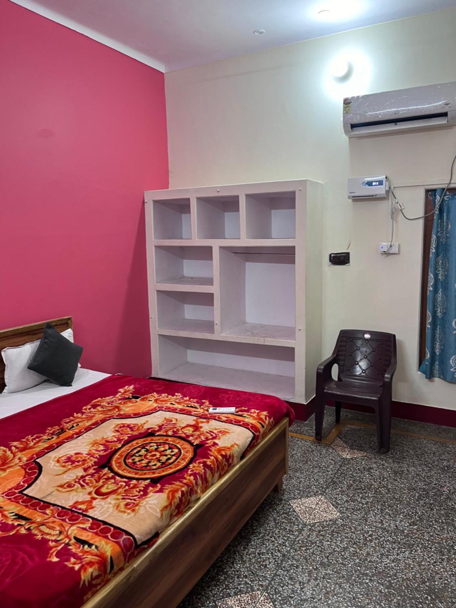 Shri Rameshwaram Paying Near Ram Lalla Temple- 400 Meter Hotel