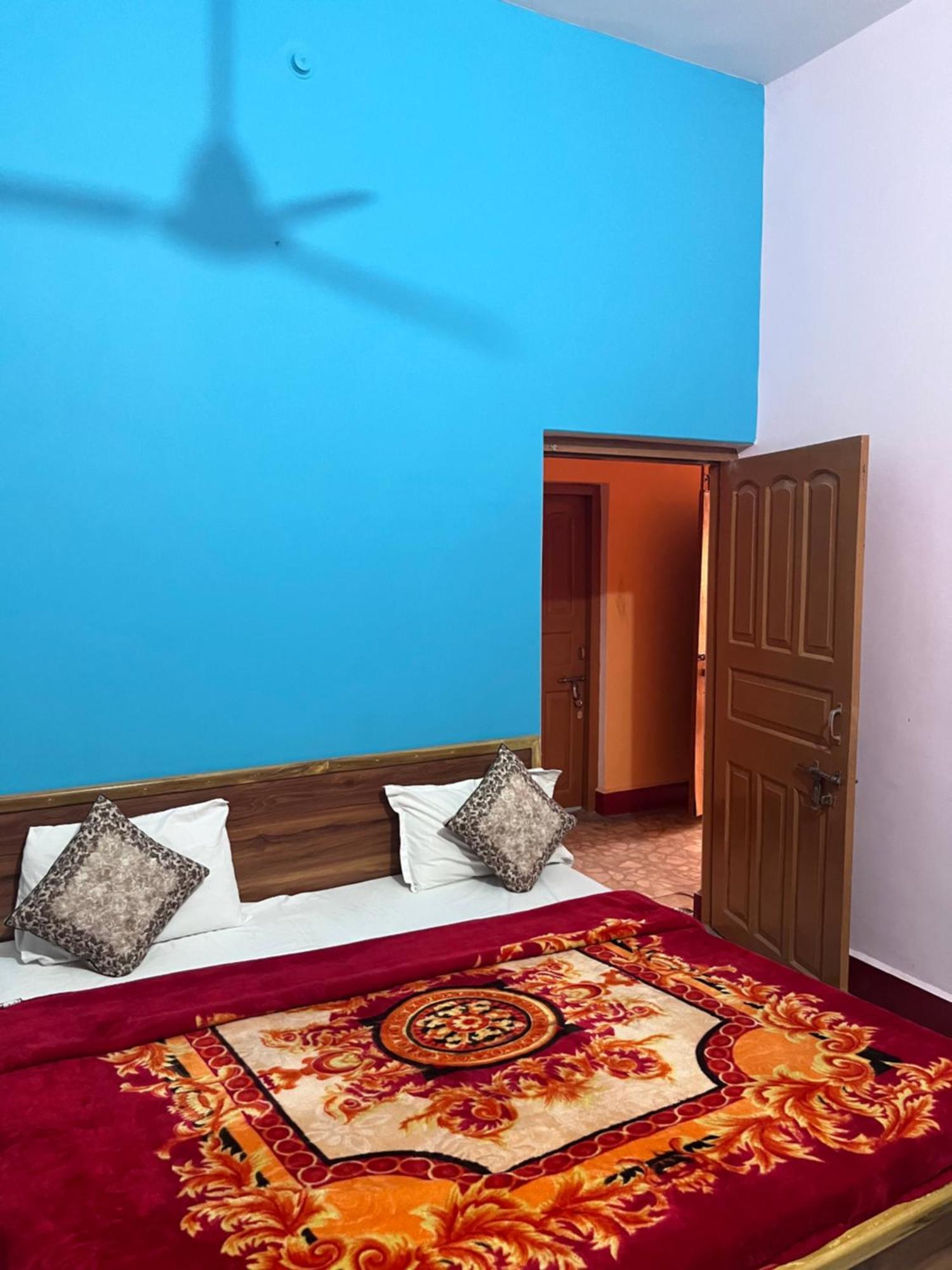 Hotel Shri Rameshwaram Paying Near Ram Lalla Temple- 400 Meter Ayodhya