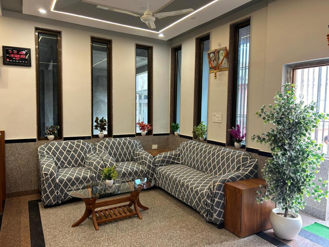 Shree Rajeshwar Bhawan Hotel