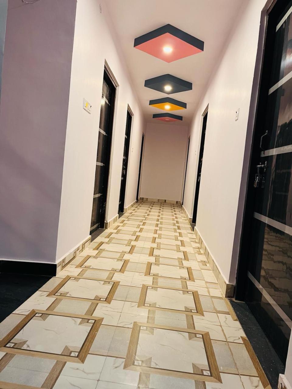 New Raghukul Lounge Hotel 4*