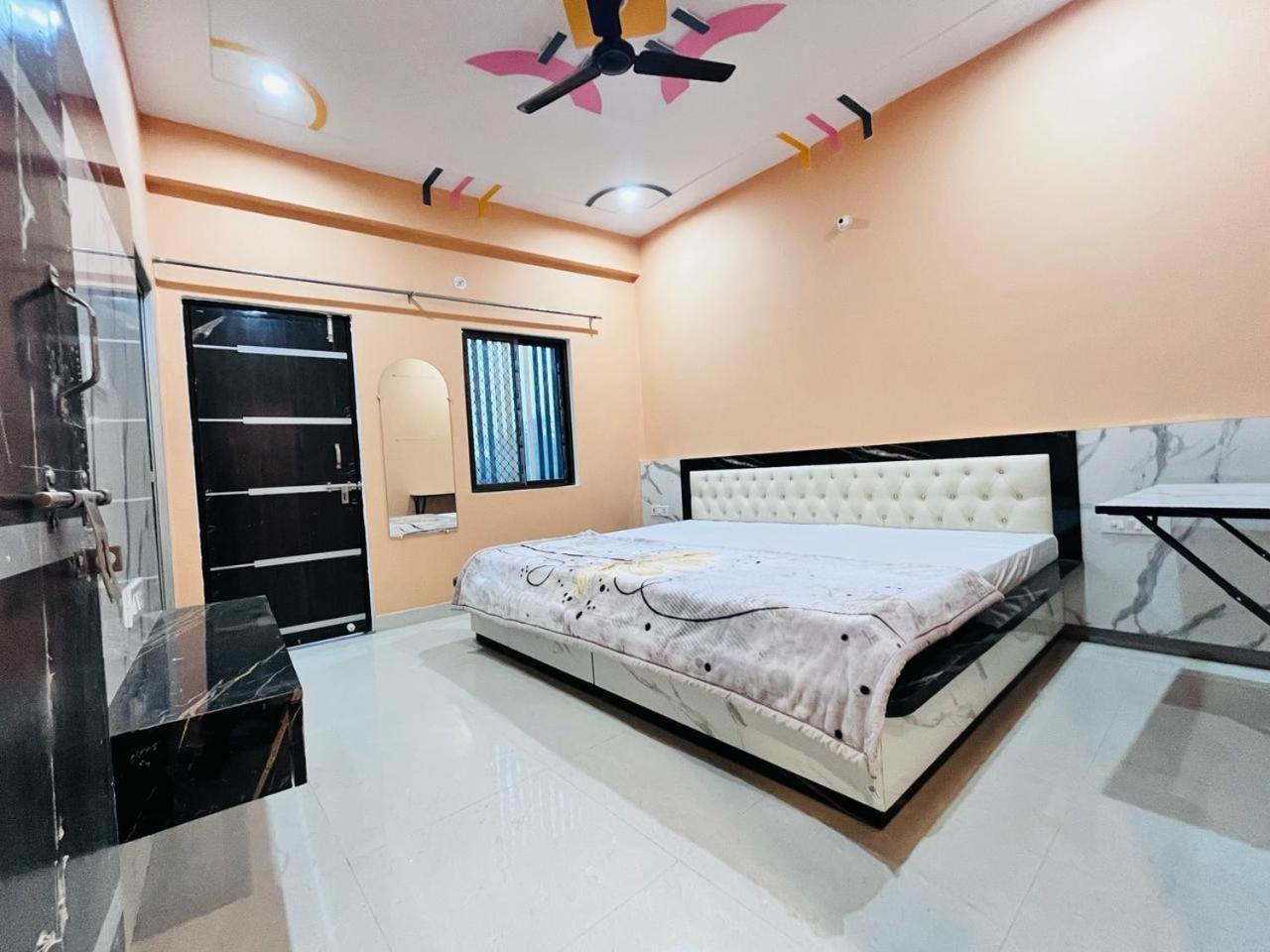 New Raghukul Lounge Hotel Ayodhya