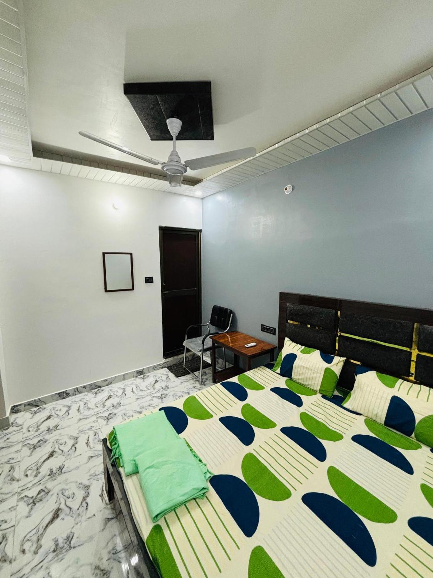Krishnanand Palace Ram Mandir 900 Mtr Holiday home *