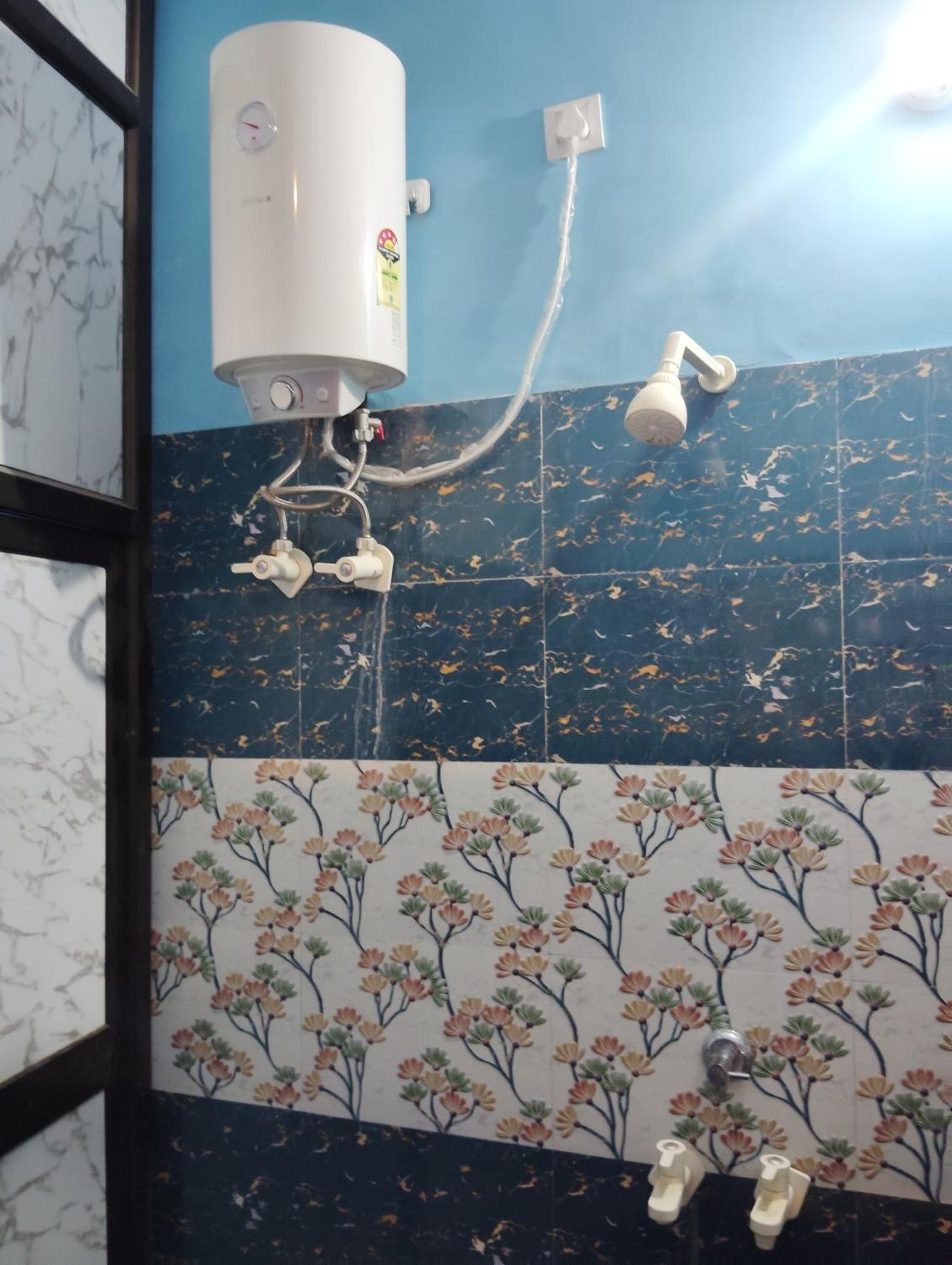 Om Palace Guest House Ayodhya Dhaam -Ac & Non Ac Rooms Homestay