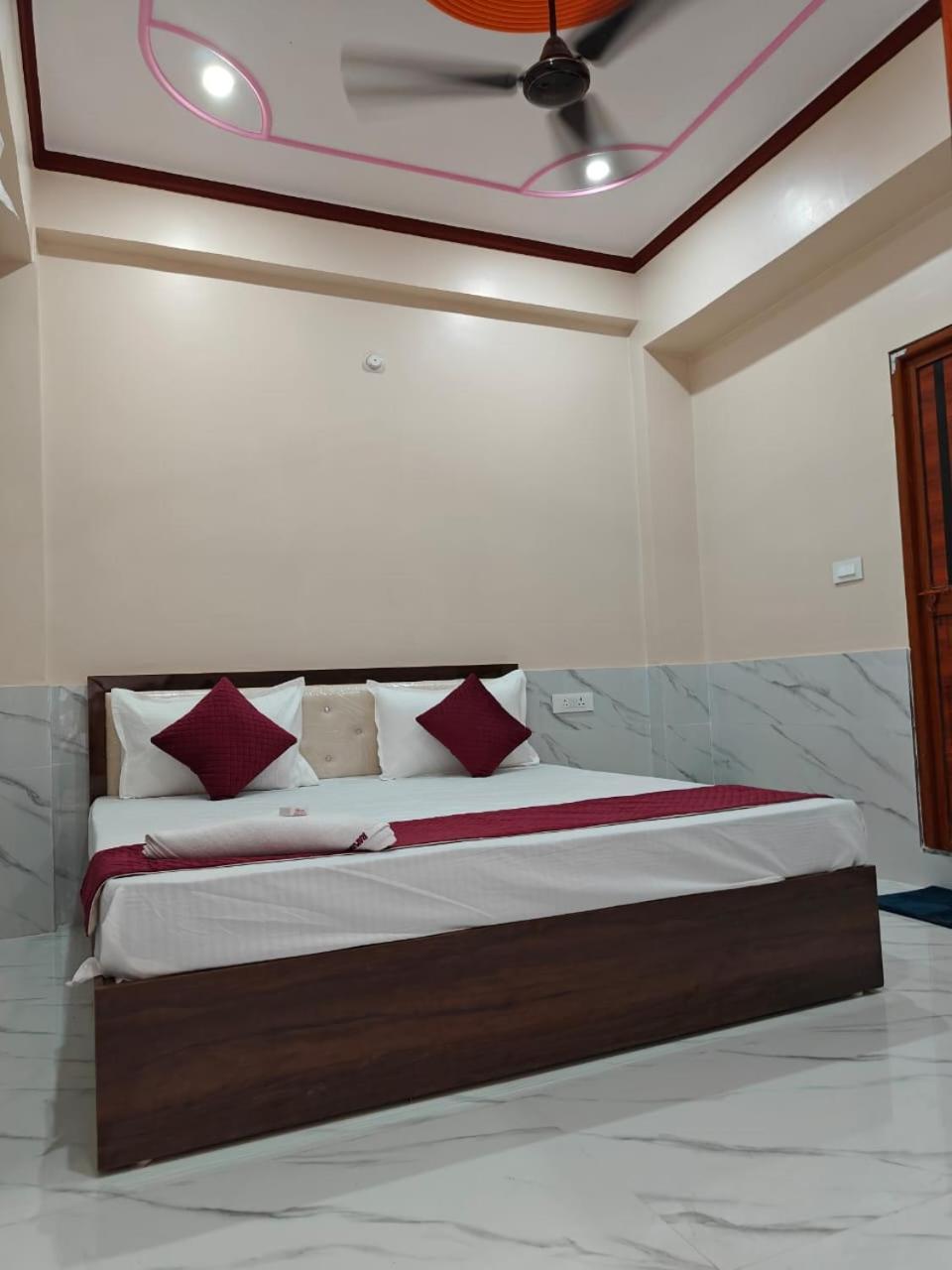 Hotel The Param Residency - A Unit Of Ramansh Hospitality 800 Meters From Ram Mandir 3*