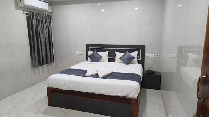 Hotel The Param Residency - A Unit Of Ramansh Hospitality 800 Meters From Ram Mandir Ayodhya