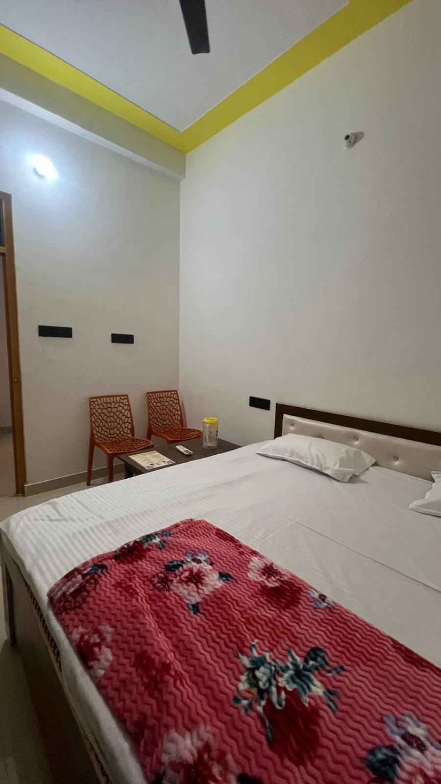 Veda Palace, 900 Meter Distancce From Temple *
