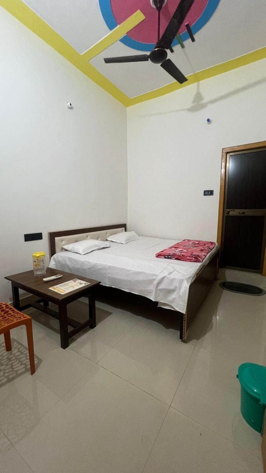 Veda Palace, 900 Meter Distancce From Temple * Ayodhya