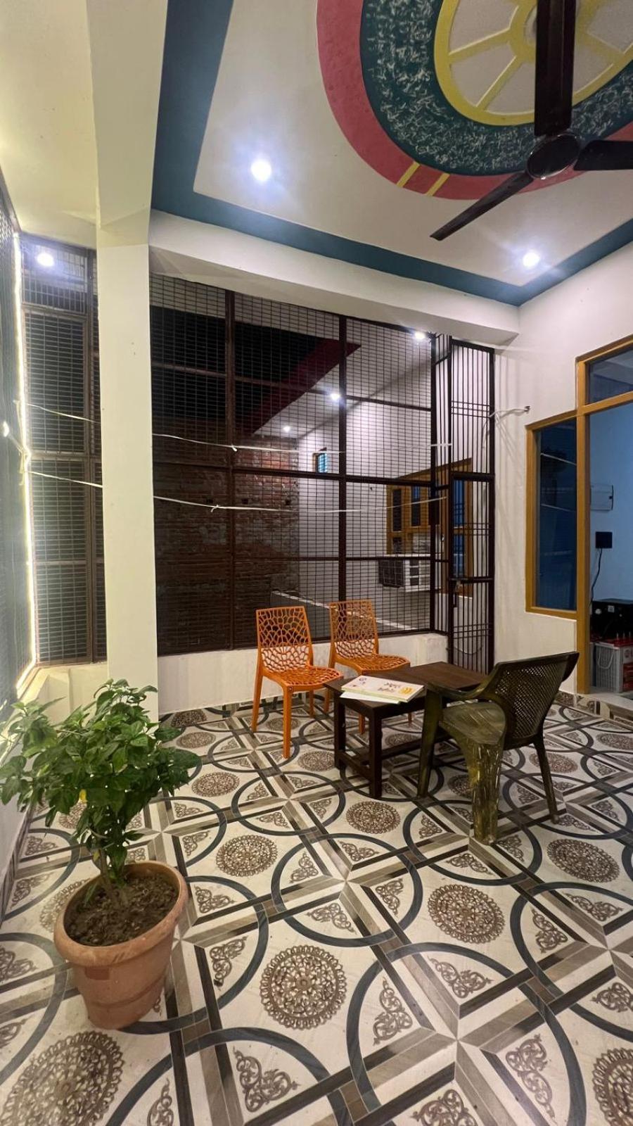 Guest house Veda Palace, 900 Meter Distancce From Temple