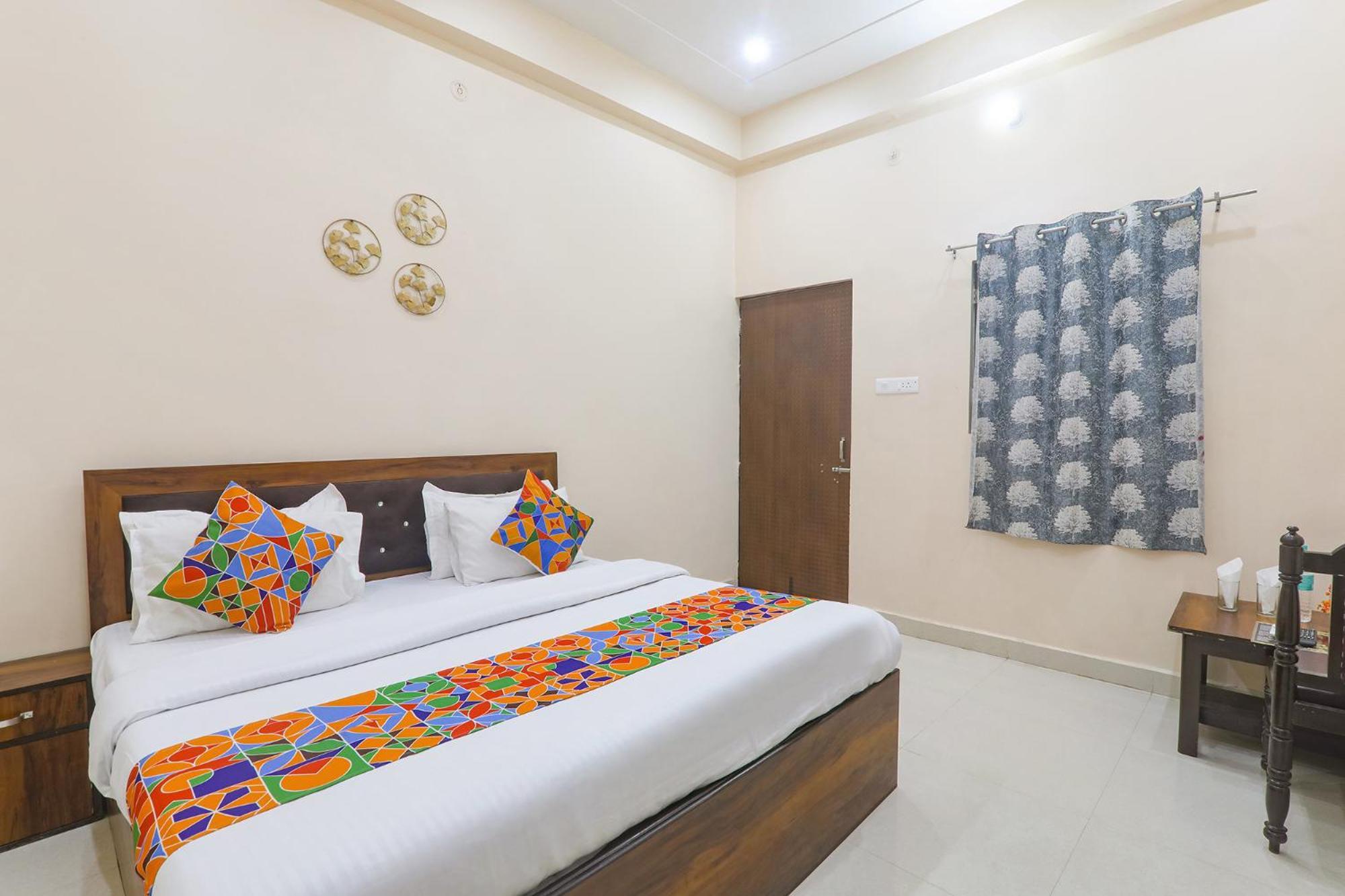 Fabhotel Rk Palace Hotel