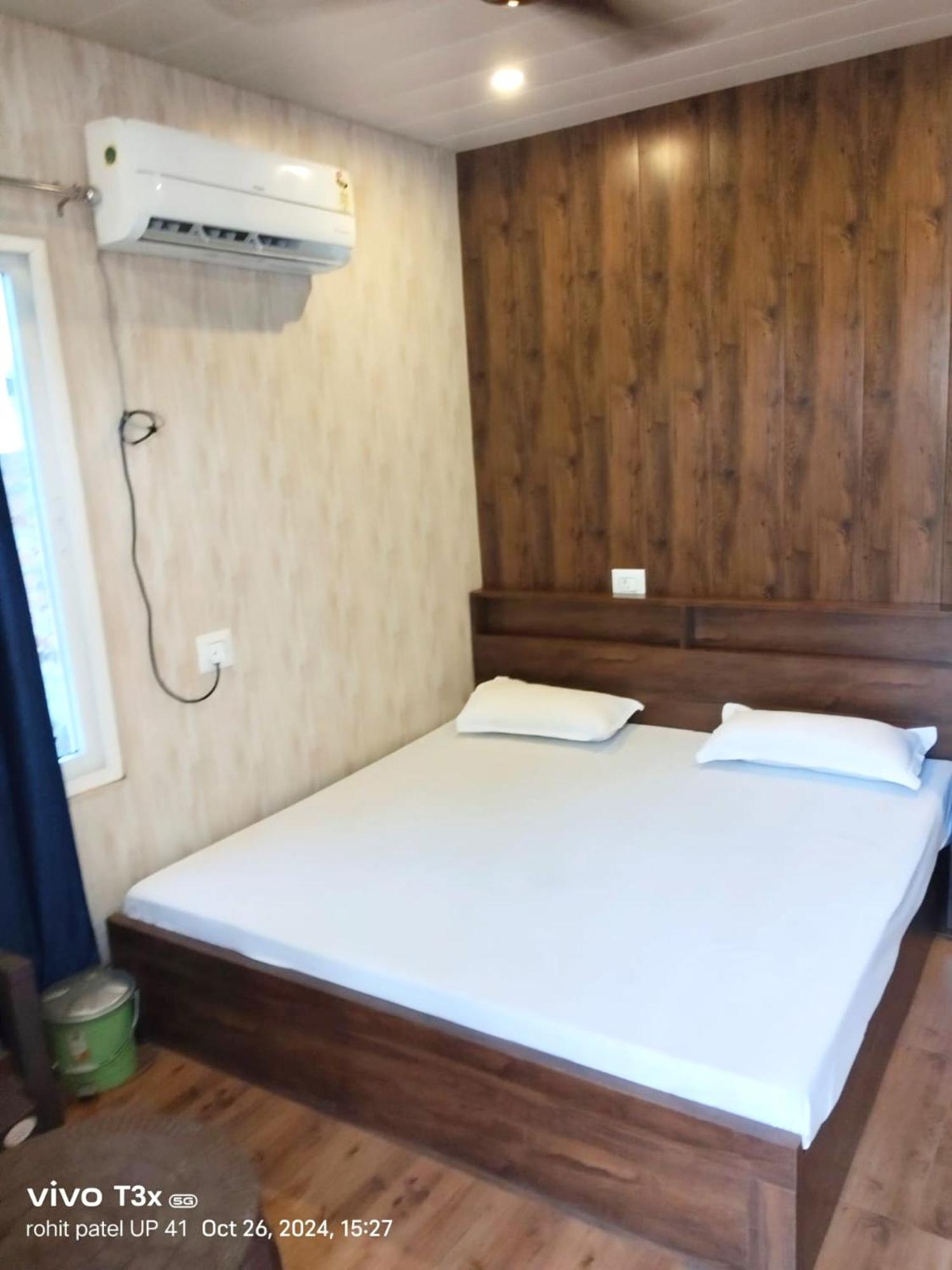 Vatika - Perfect Location With Comfortable