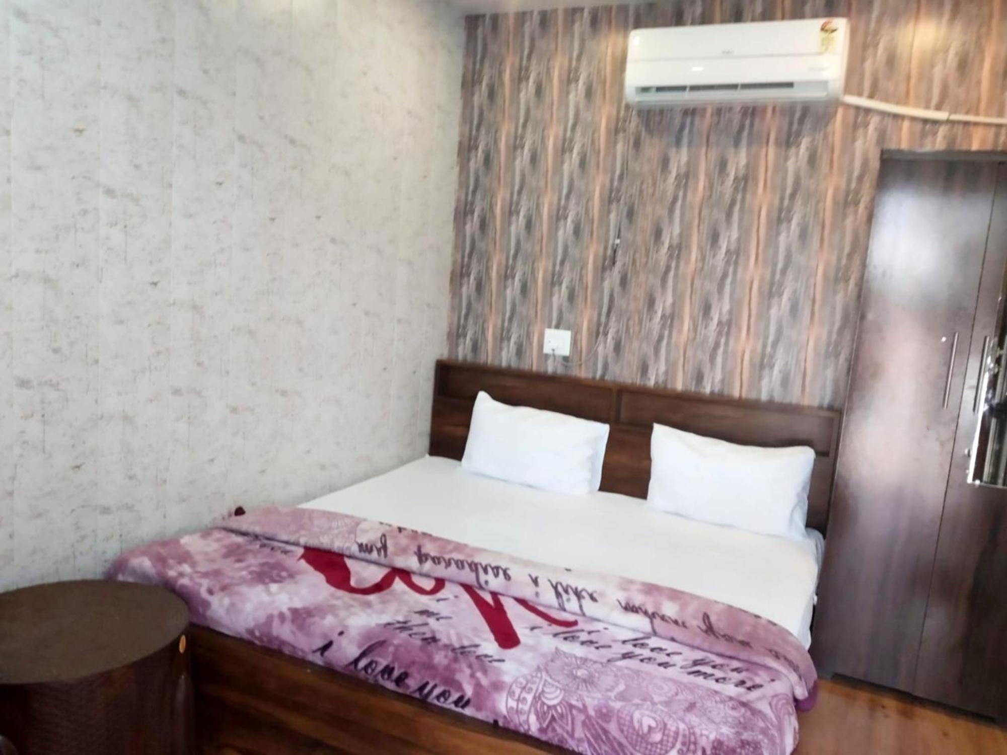 Guest house Vatika - Perfect Location With Comfortable Ayodhya