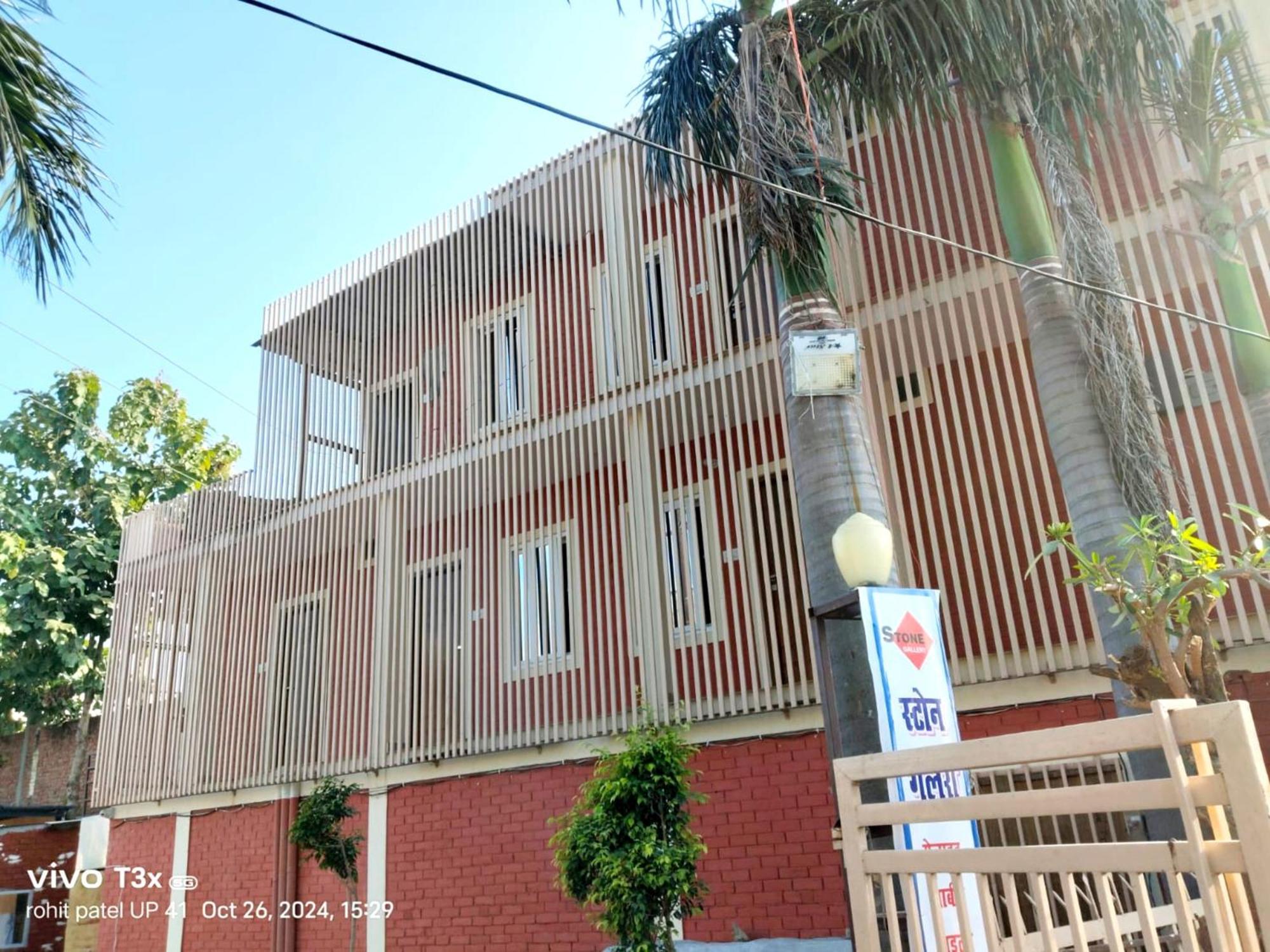 Vatika - Perfect Location With Comfortable Guest house