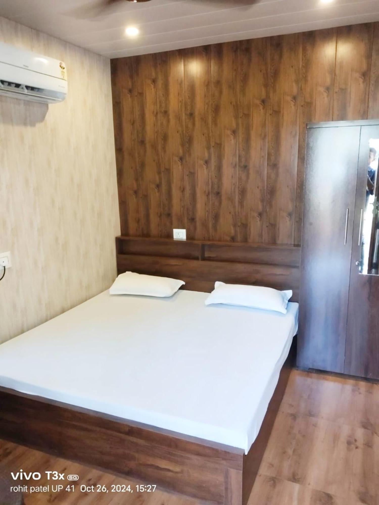 Guest house Vatika - Perfect Location With Comfortable Ayodhya