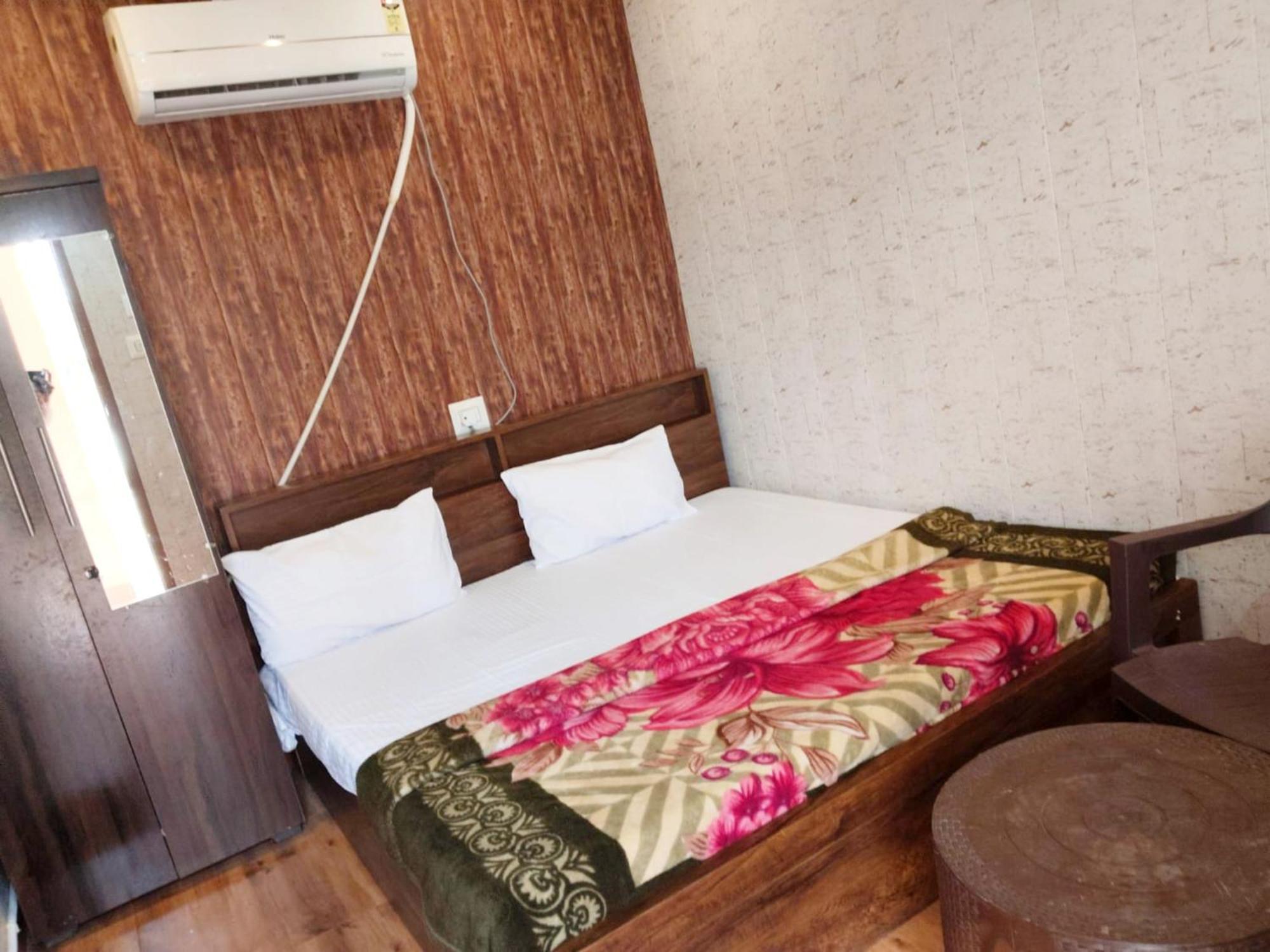Vatika - Perfect Location With Comfortable Guest house