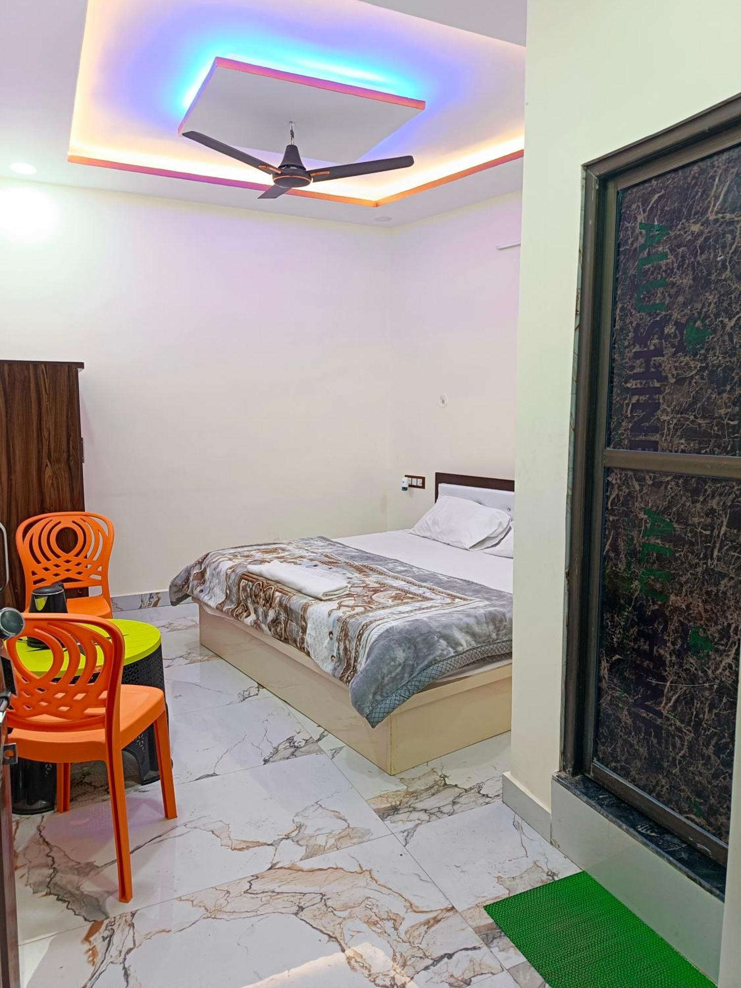 New Residency Palace Homestay *