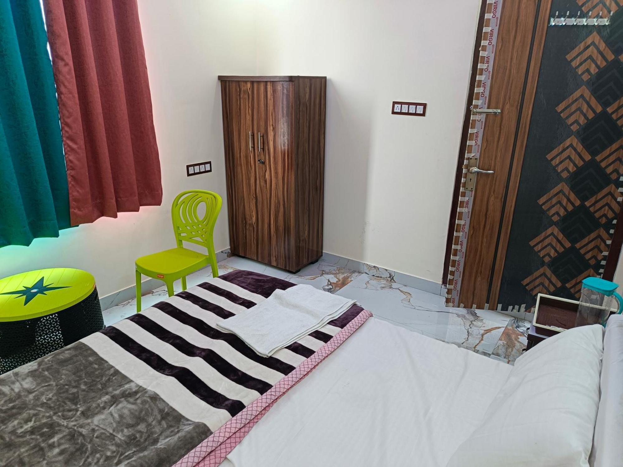New Residency Palace Homestay *