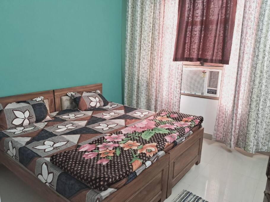 Apartment Radha Swami At *