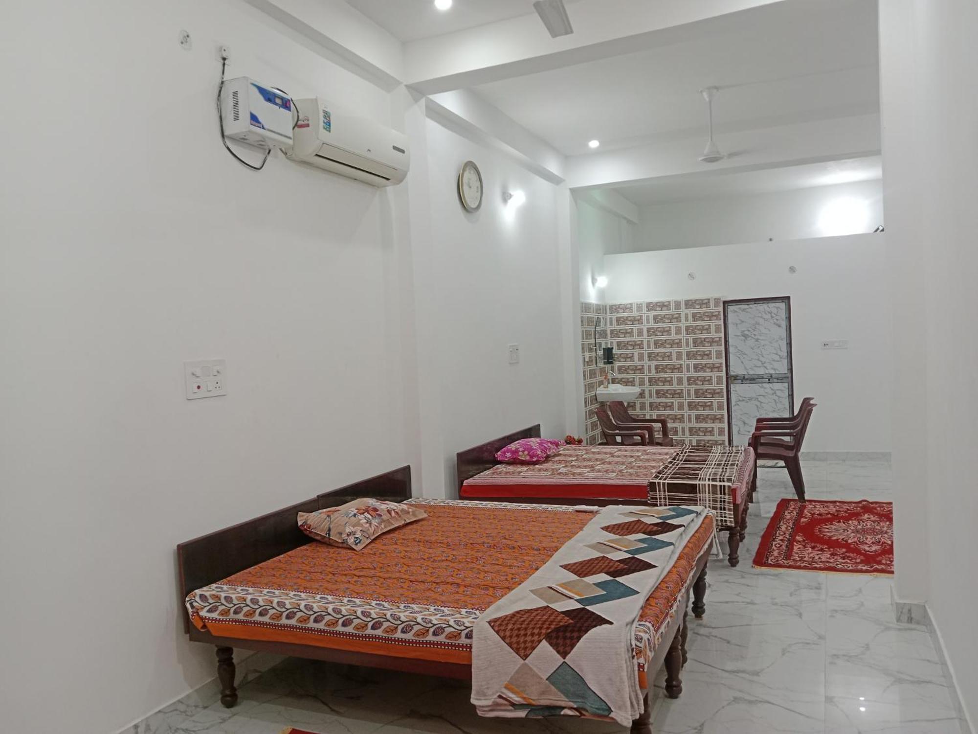 Homestay Laddoo Gopal