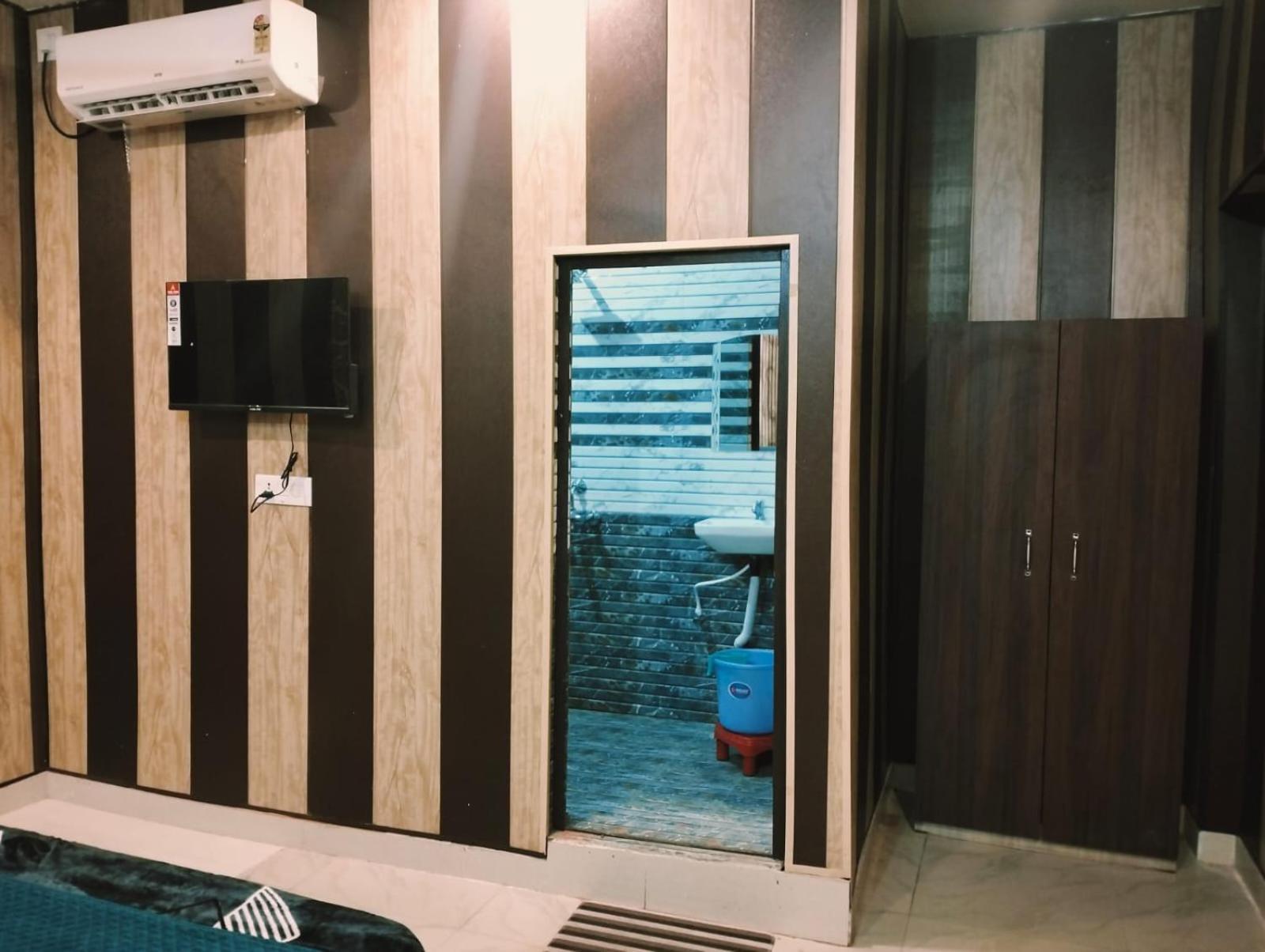Ramayan Family Rooms, Free Pickup From Dham Railway Station Bed & Breakfast Ayodhya