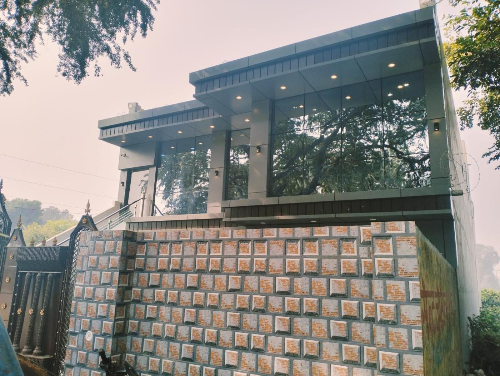 Bed & Breakfast Ramayan Family Rooms, Free Pickup From Dham Railway Station *